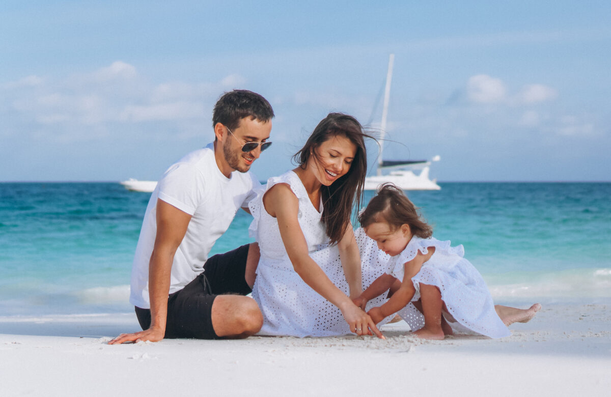 young-family-with-little-daugher-vacation-by-ocean